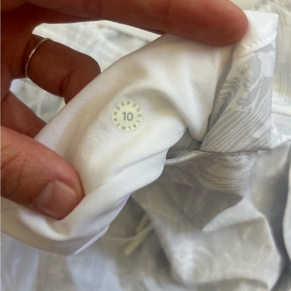 LULULEMON Spring Break Away Shorts *4 Way Stretch 3" Size 10 Eternal White Wave - Picture 6 of 10